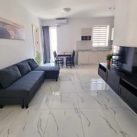Bright 2-bedroom Near Promenade & Sliema Ferry To Valletta Gzira