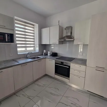 Apartament Bright 2-bedroom Near Promenade & Sliema Ferry To Valletta