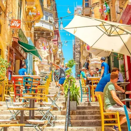 Bright 2-bedroom Near Promenade & Sliema Ferry To Valletta Apartament *