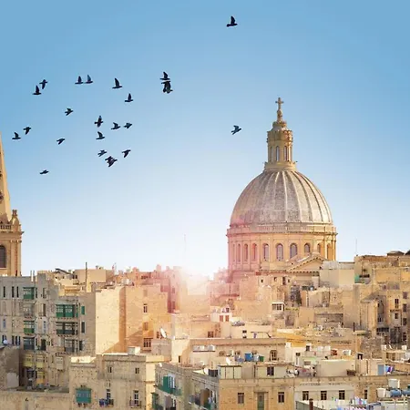Apartament Bright 2-bedroom Near Promenade & Sliema Ferry To Valletta