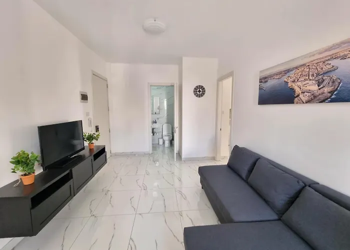 Bright 2-bedroom Near Promenade & Sliema Ferry To Valletta Apartament Gzira