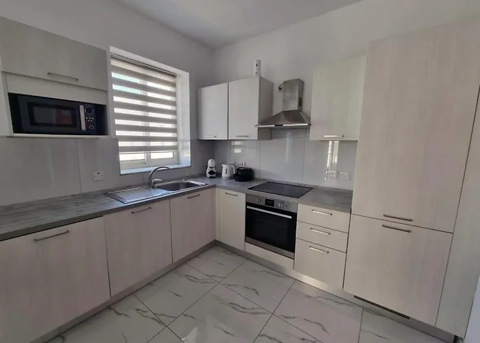 Apartment Bright 2-bedroom Near Promenade & Sliema Ferry To Valletta